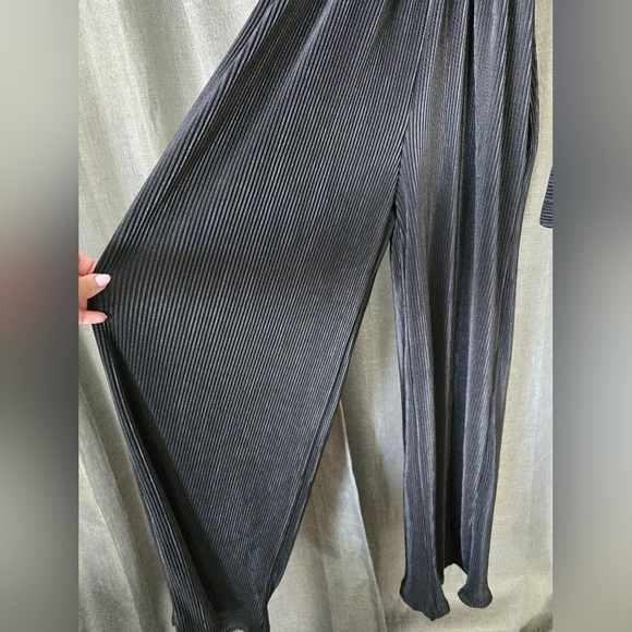 Three Bird Nest The Nest Forever Relaxed Textured Jumpsuit Size Small Black - Picture 4 of 7